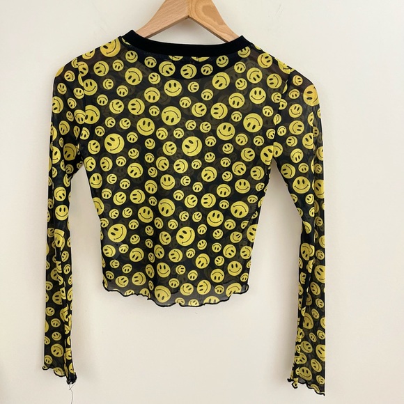 Delia’s Smiley Mesh Top - Picture 5 of 6